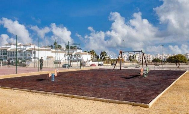 JÄLLEENMYYNTIKOHTEEMME - Ylimmän kerroksen huoneisto - Orihuela Costa - Playa Flamenca