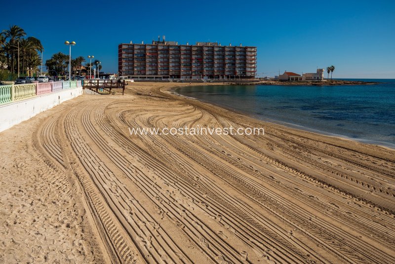 Apartment - Revânzare - Torrevieja - Playa de los Locos