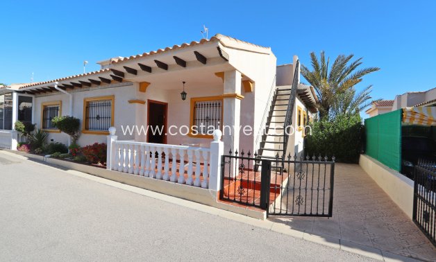 2 спальный дом на продажу в Playa Flamenca