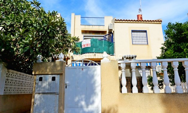 Resale - Top floor apartment - Torrevieja - El Chaparral / La Siesta