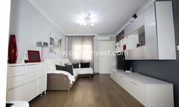 Resale - Ground floor apartment - Torrevieja - Habaneras