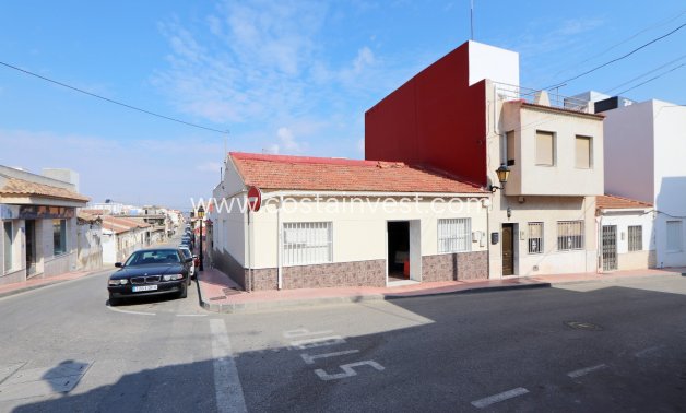 Revânzare - Apartament tip bungalow  - San Miguel de Salinas