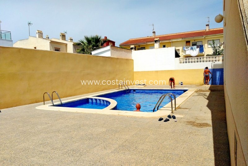 Apartament tip bungalow - Revânzare - Torrevieja - Playa de los Locos