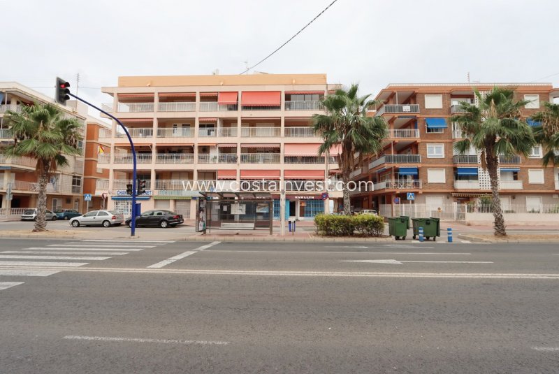 Apartment - Wiederverkauf - Torrevieja - Playa de los Naúfragos