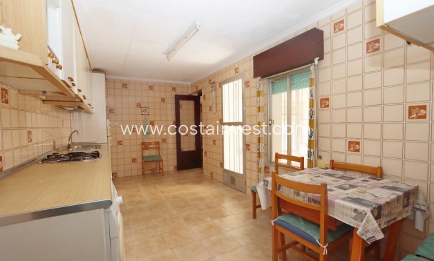 Resale - Ground floor apartment - Torrevieja - Playa del Cura
