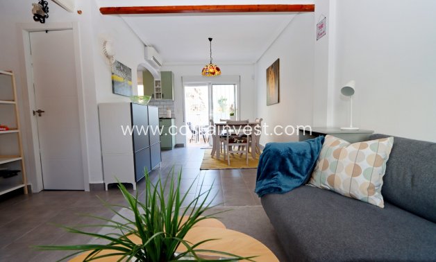 Obývací pokoj - Zrekonstruovaný řadový dům v Playa Flamence