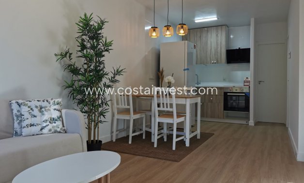 Resale - Townhouse - Torrevieja - Zona Carrefour 