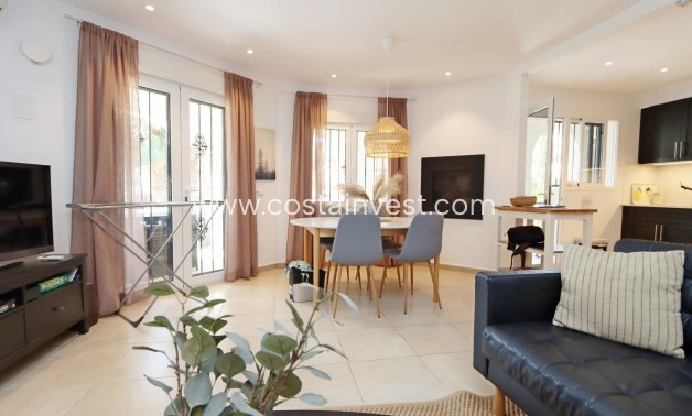 Resale - Villa - Orihuela Costa - La Zenia