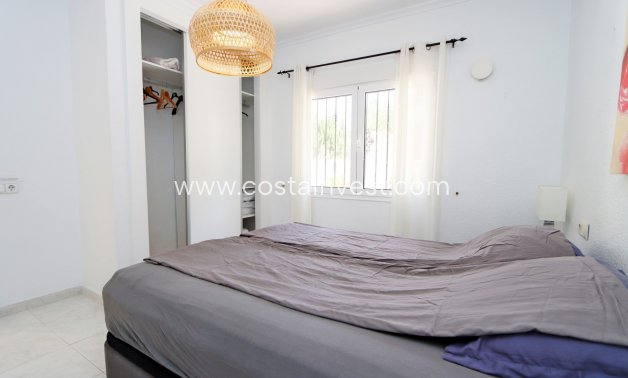 Resale - Villa - Orihuela Costa - La Zenia