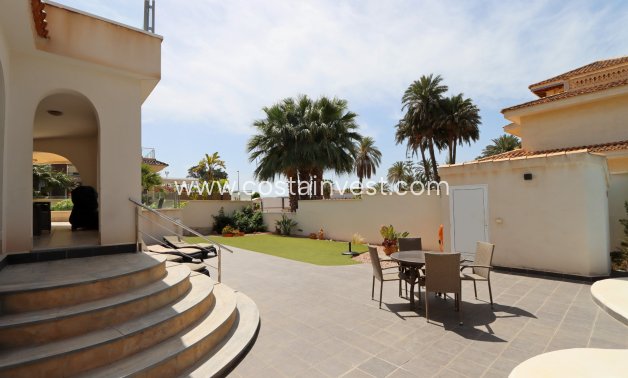 Resale - Villa - Orihuela Costa - La Zenia