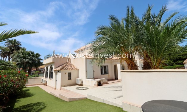 Resale - Villa - Orihuela Costa - La Zenia
