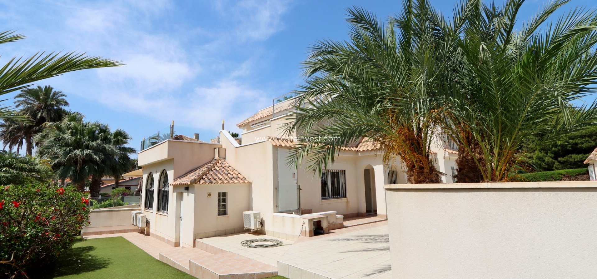 Resale - Villa - Orihuela Costa - La Zenia