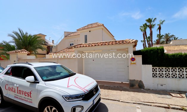 Resale - Villa - Orihuela Costa - La Zenia