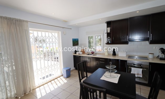 Resale - Villa - Orihuela Costa - La Zenia