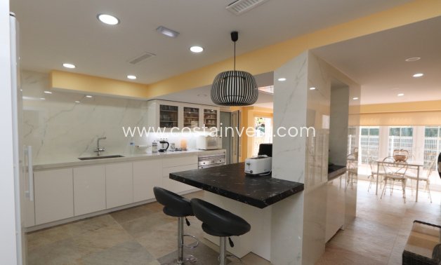 JÄLLEENMYYNTIKOHTEEMME - Omakotitalo - Orihuela Costa - Cabo Roig