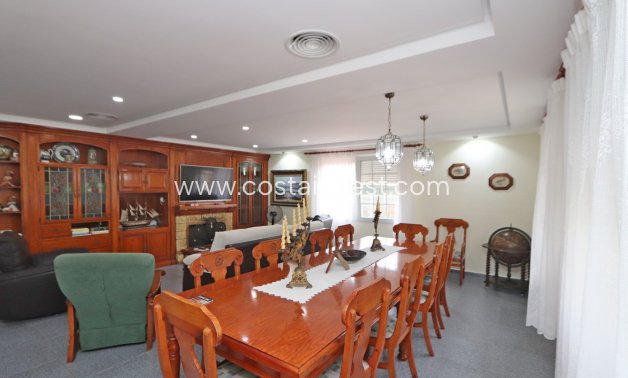 JÄLLEENMYYNTIKOHTEEMME - Omakotitalo - Orihuela Costa - Cabo Roig