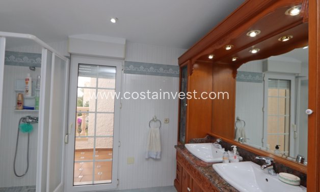 JÄLLEENMYYNTIKOHTEEMME - Omakotitalo - Orihuela Costa - Cabo Roig
