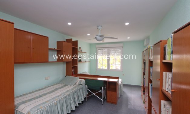JÄLLEENMYYNTIKOHTEEMME - Omakotitalo - Orihuela Costa - Cabo Roig