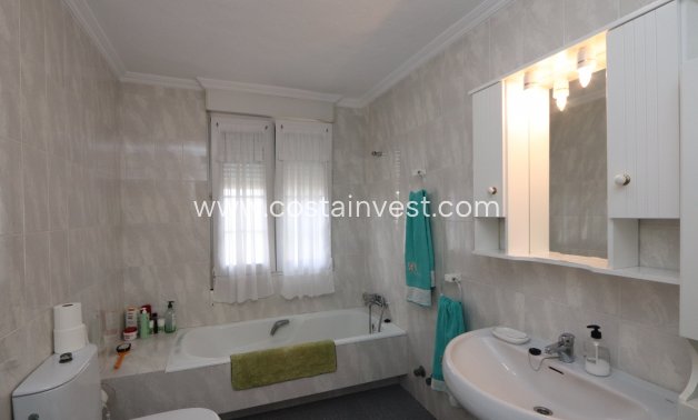 JÄLLEENMYYNTIKOHTEEMME - Omakotitalo - Orihuela Costa - Cabo Roig
