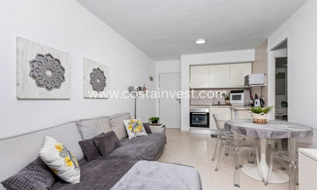 JÄLLEENMYYNTIKOHTEEMME - Huoneisto - Orihuela Costa - Punta Prima