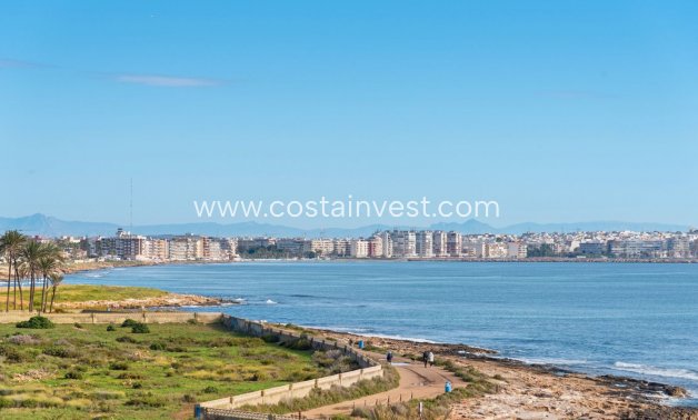 JÄLLEENMYYNTIKOHTEEMME - Huoneisto - Orihuela Costa - Punta Prima