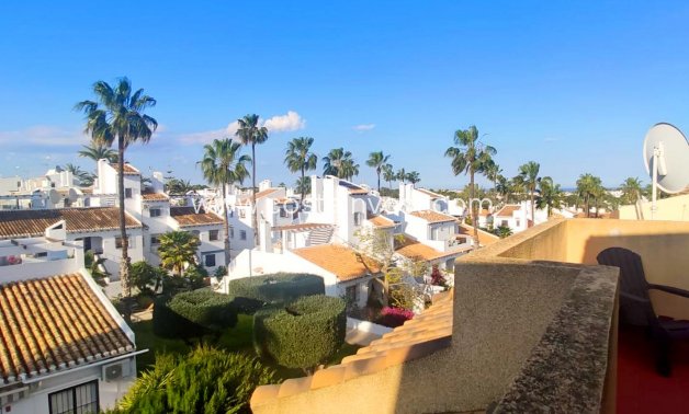 JÄLLEENMYYNTIKOHTEEMME - Rivitalo - Orihuela Costa - Villamartín