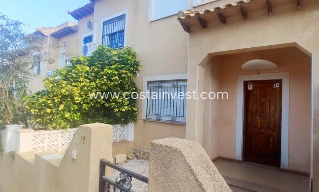 JÄLLEENMYYNTIKOHTEEMME - Rivitalo - Orihuela Costa - Villamartín