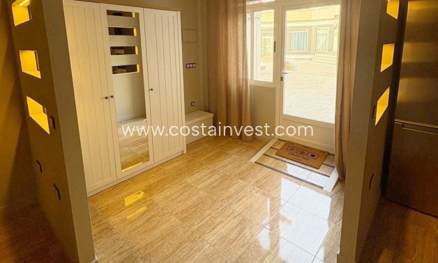Resale - Apartment - Torrevieja - Playa de los Locos