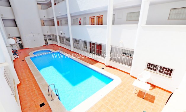 Revânzare - Apartament la parter - Torrevieja - Playa del Acequión