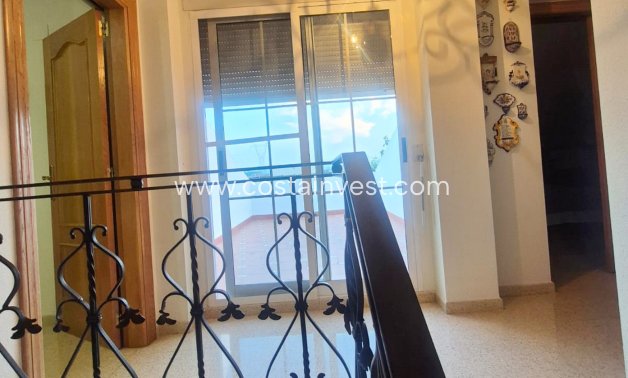 Resale - Finca - Orihuela