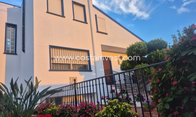 Resale - Finca - Orihuela