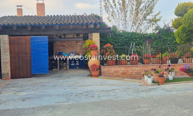 Resale - Finca - Orihuela
