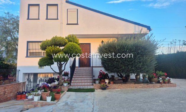 Resale - Finca - Orihuela