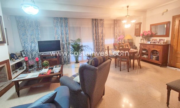 Resale - Finca - Orihuela
