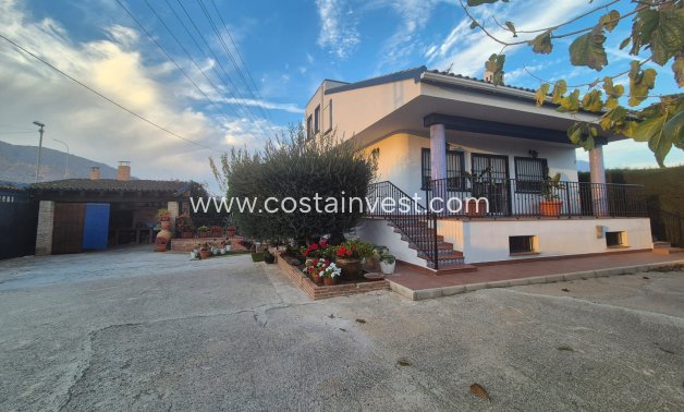 Resale - Finca - Orihuela