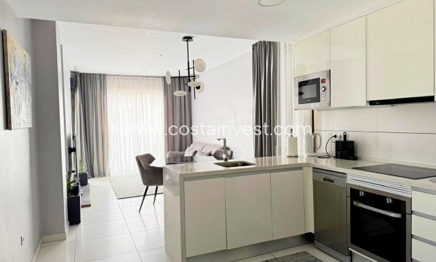 JÄLLEENMYYNTIKOHTEEMME - Huoneisto - Orihuela Costa - Villamartín