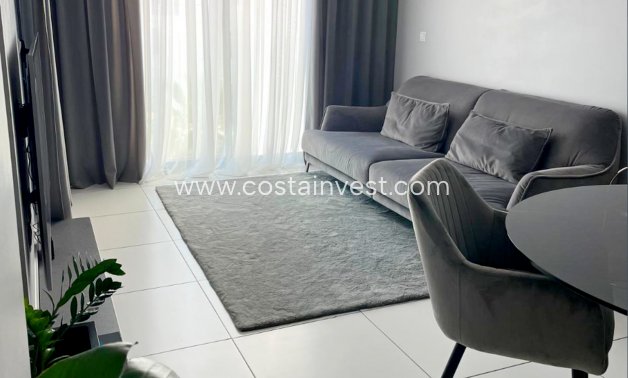 JÄLLEENMYYNTIKOHTEEMME - Huoneisto - Orihuela Costa - Villamartín