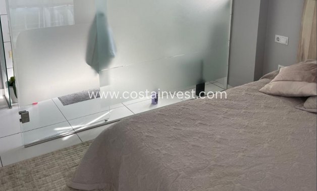 JÄLLEENMYYNTIKOHTEEMME - Huoneisto - Orihuela Costa - Villamartín