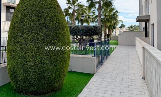 JÄLLEENMYYNTIKOHTEEMME - Huoneisto - Orihuela Costa - Villamartín