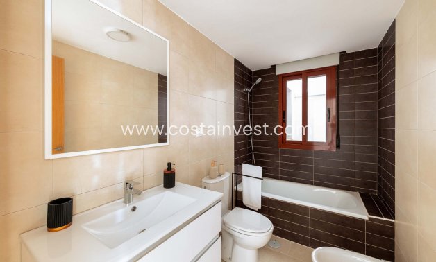 Neubau - Apartment - Jerónimo y Avileses