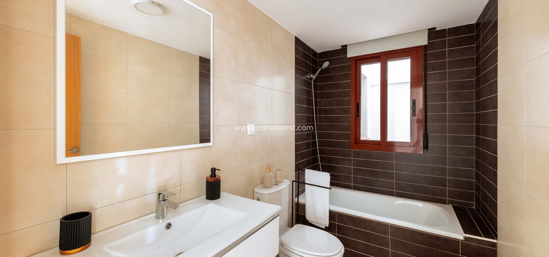 Neubau - Apartment - Jerónimo y Avileses