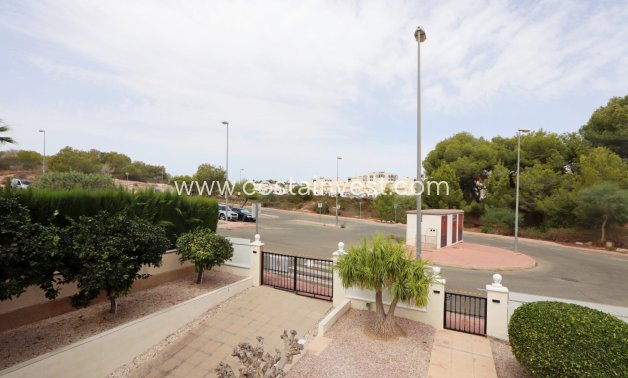 Resale - Villa - Orihuela Costa - Villamartín