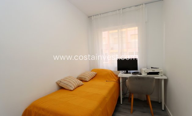 Resale - Apartment - Torrevieja - Playa de los Locos