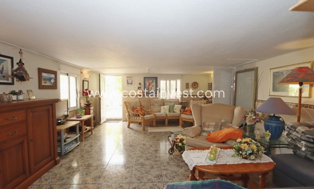 Resale - Villa - Orihuela Costa - Villamartín