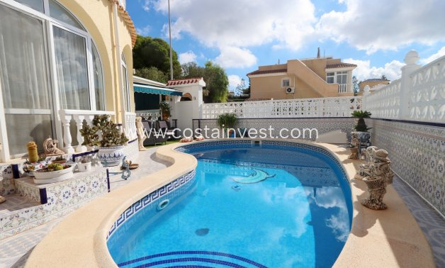 Resale - Villa - Orihuela Costa - Villamartín