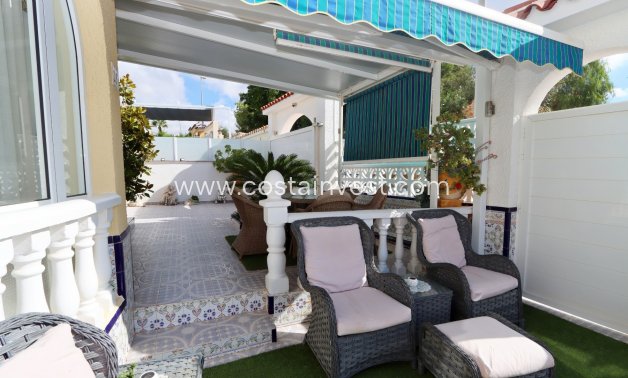 Resale - Villa - Orihuela Costa - Villamartín