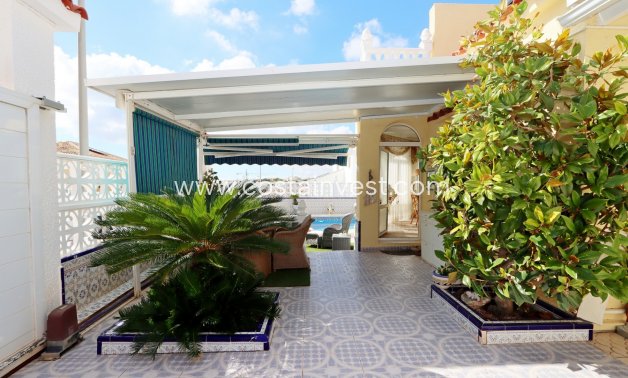 Resale - Villa - Orihuela Costa - Villamartín