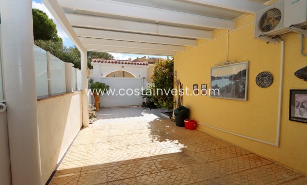 Resale - Villa - Orihuela Costa - Villamartín