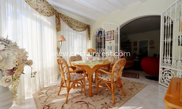 Resale - Villa - Orihuela Costa - Villamartín