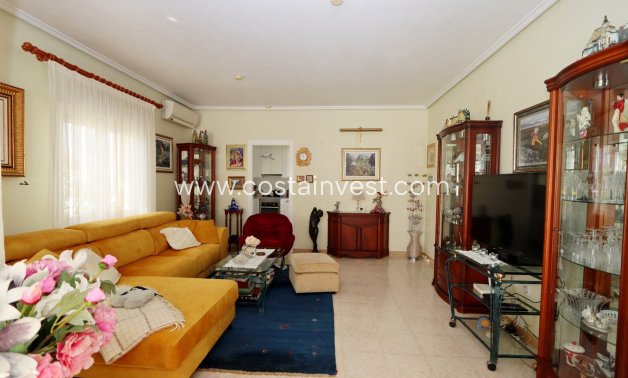 Resale - Villa - Orihuela Costa - Villamartín